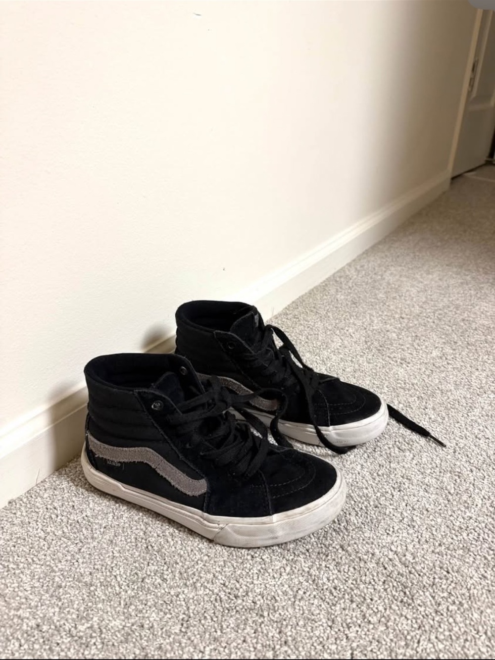 Black High-Top Skate Sneakers with Gray Accent